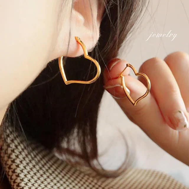 Sabrina`s Collection | 18K Gold Heart Earrings