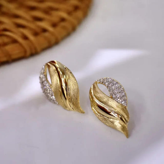 Sabrina`s Collection | Luxury 18K Gold Natural  Diamond Stud Earrings